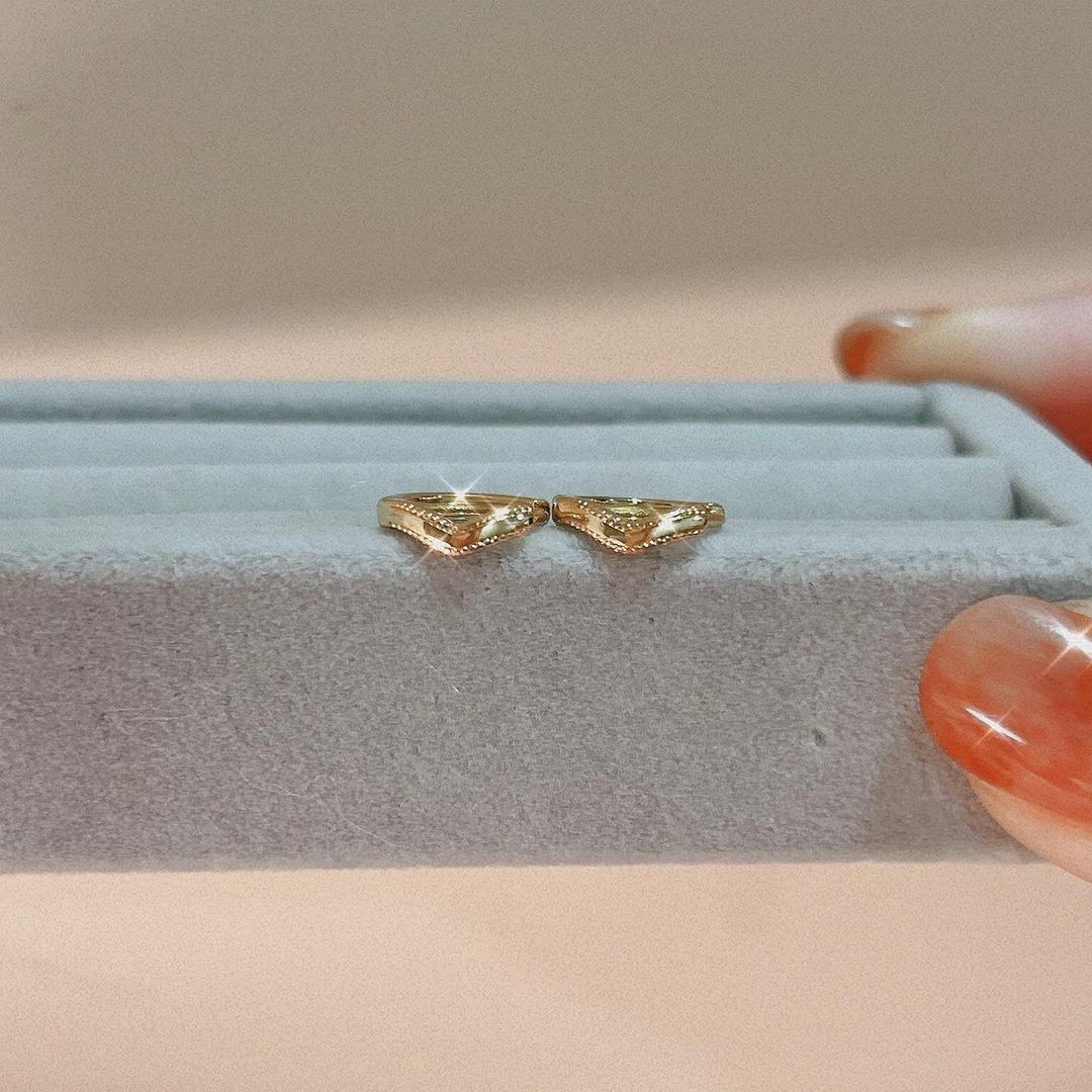 天使翅膀V型珠邊金色耳扣