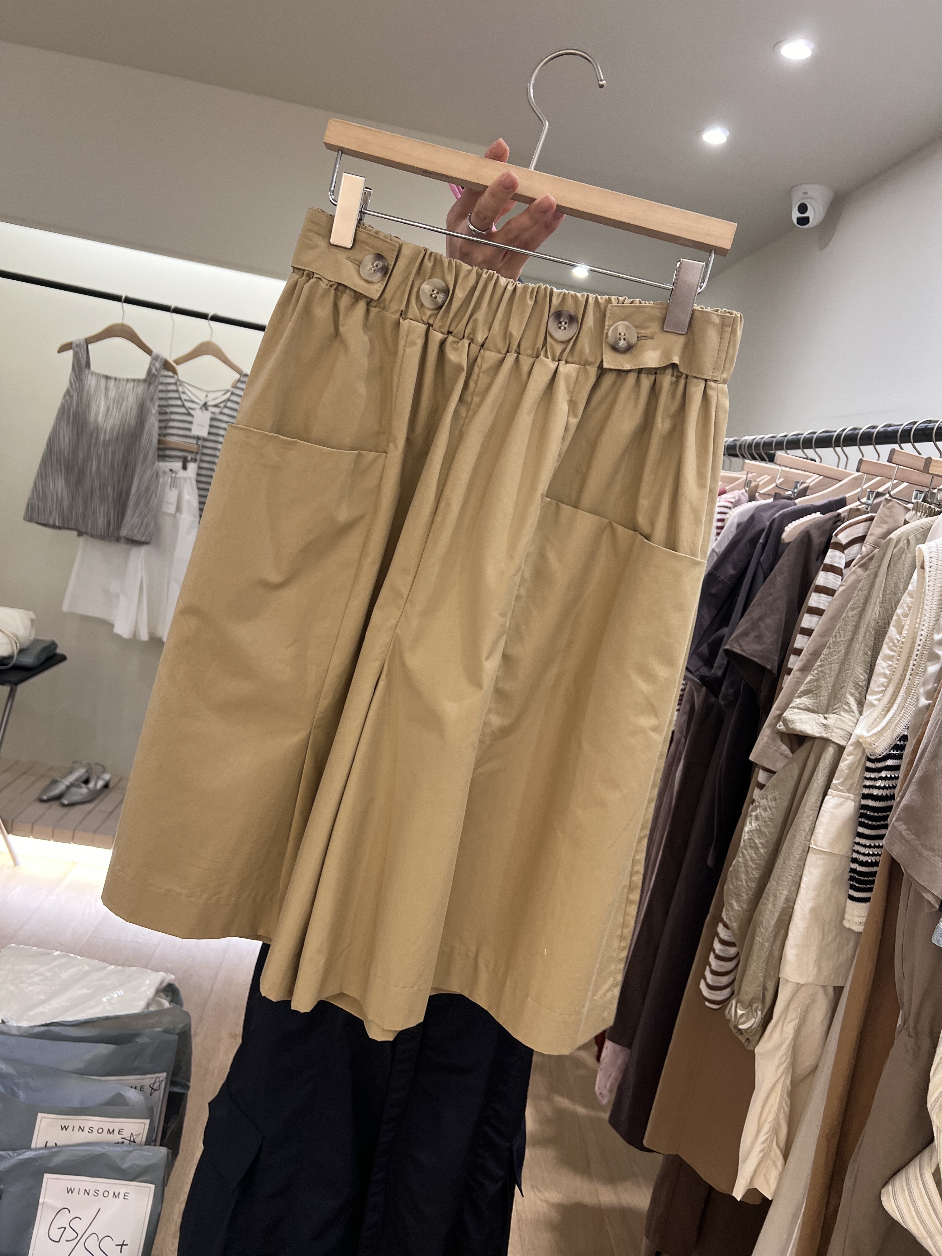 男女可穿打褶五分褲/奶