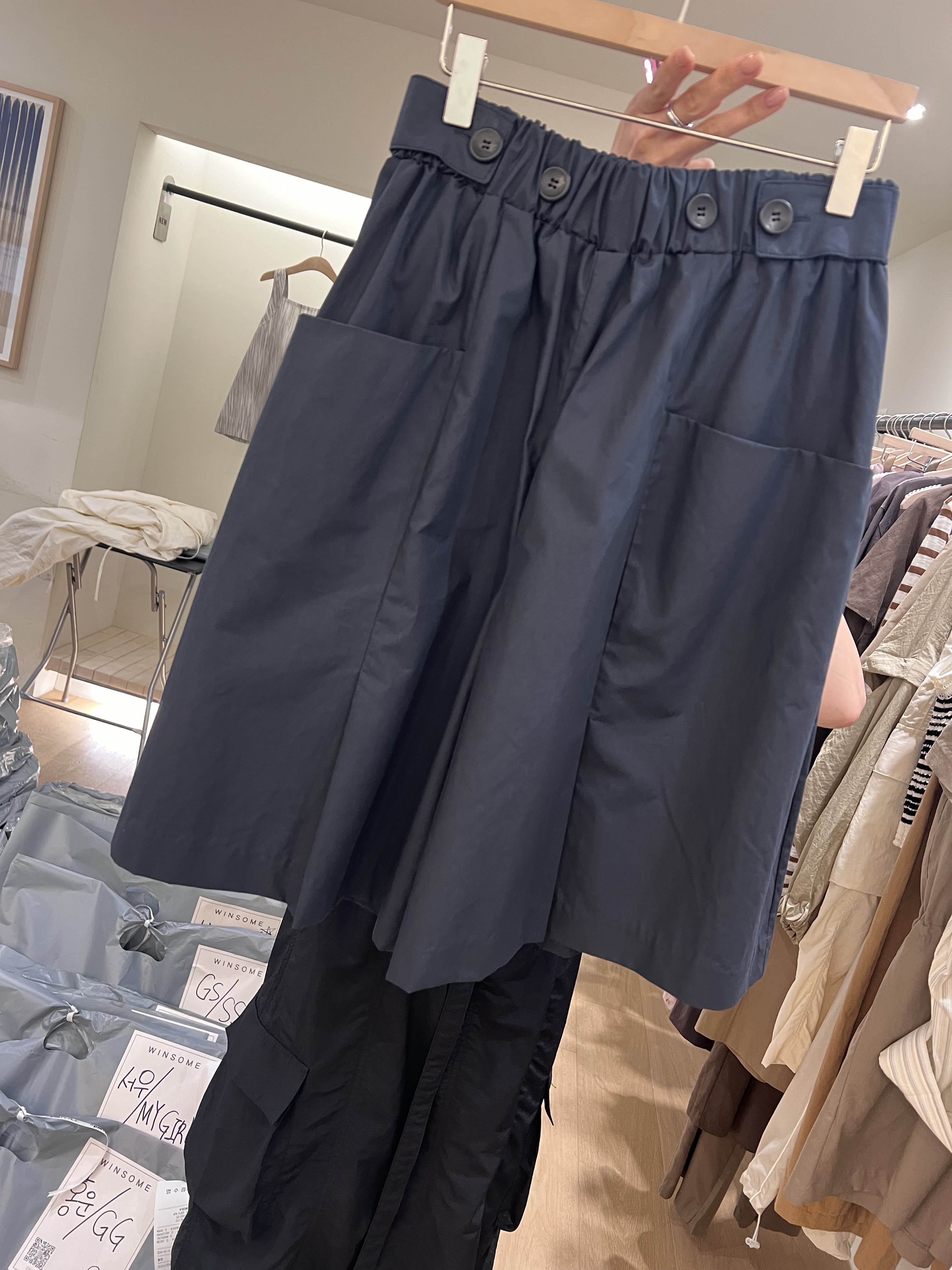 男女可穿打褶五分褲/藍