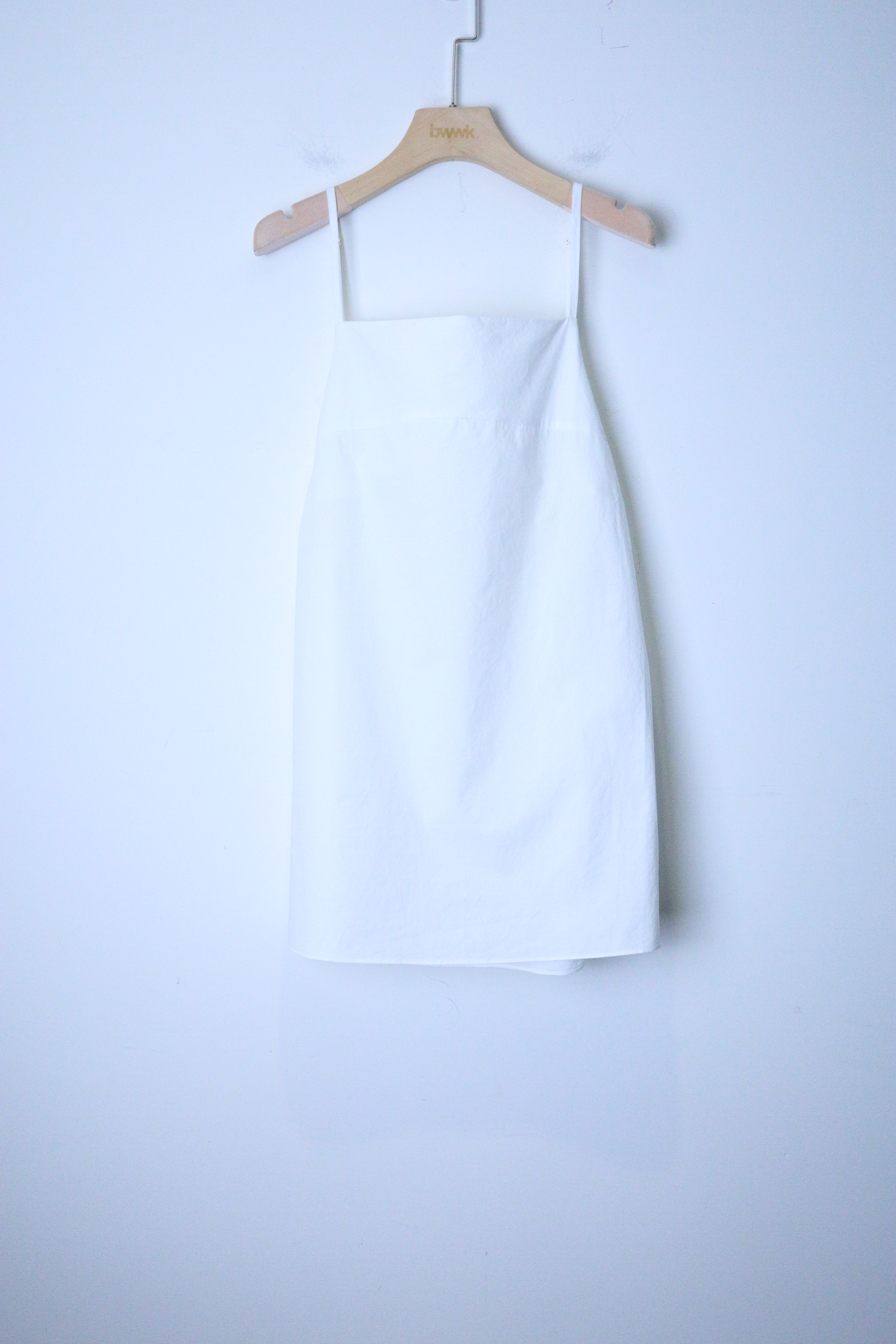 簡約平口露背短洋-白