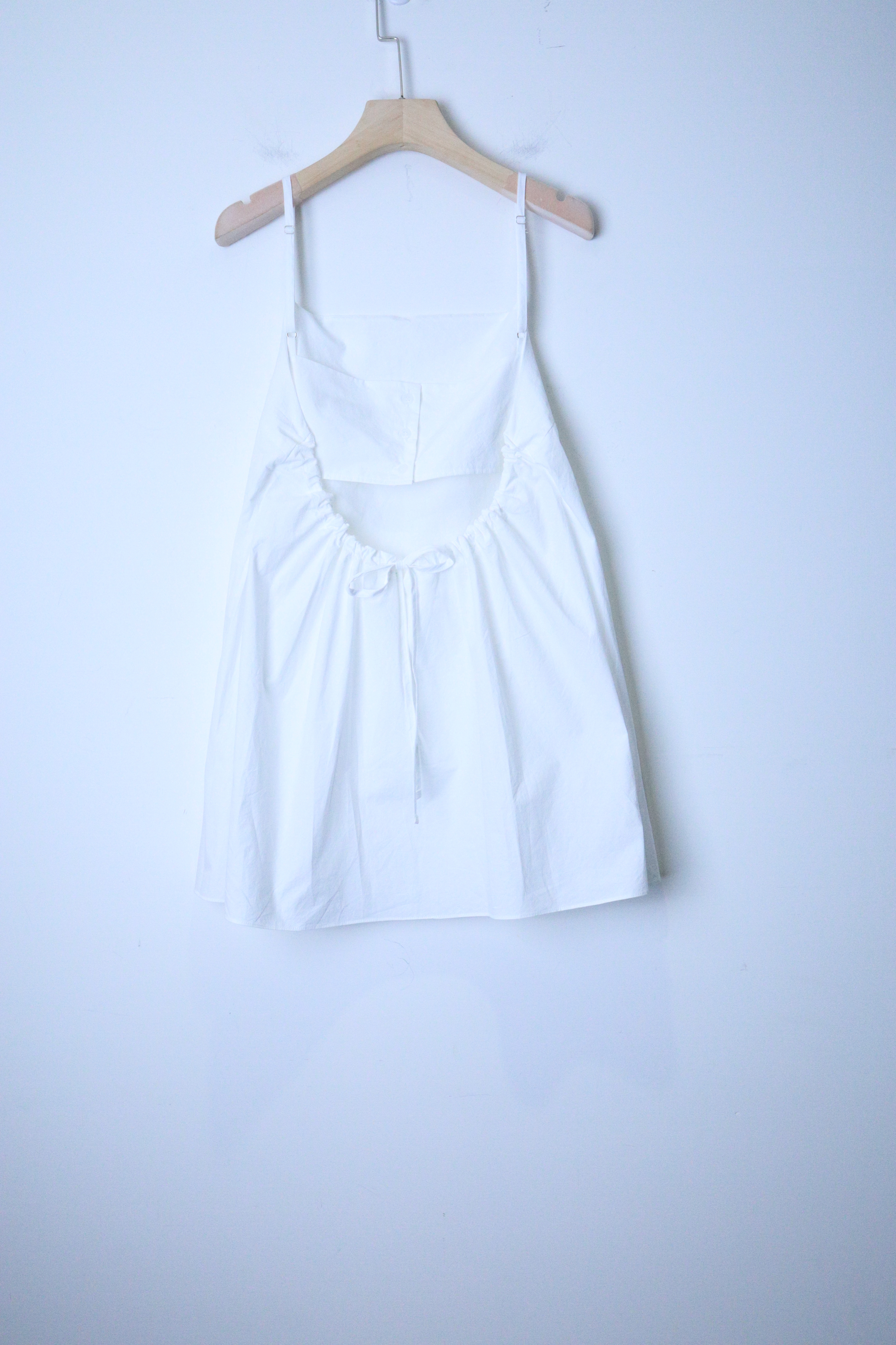 簡約平口露背短洋-白