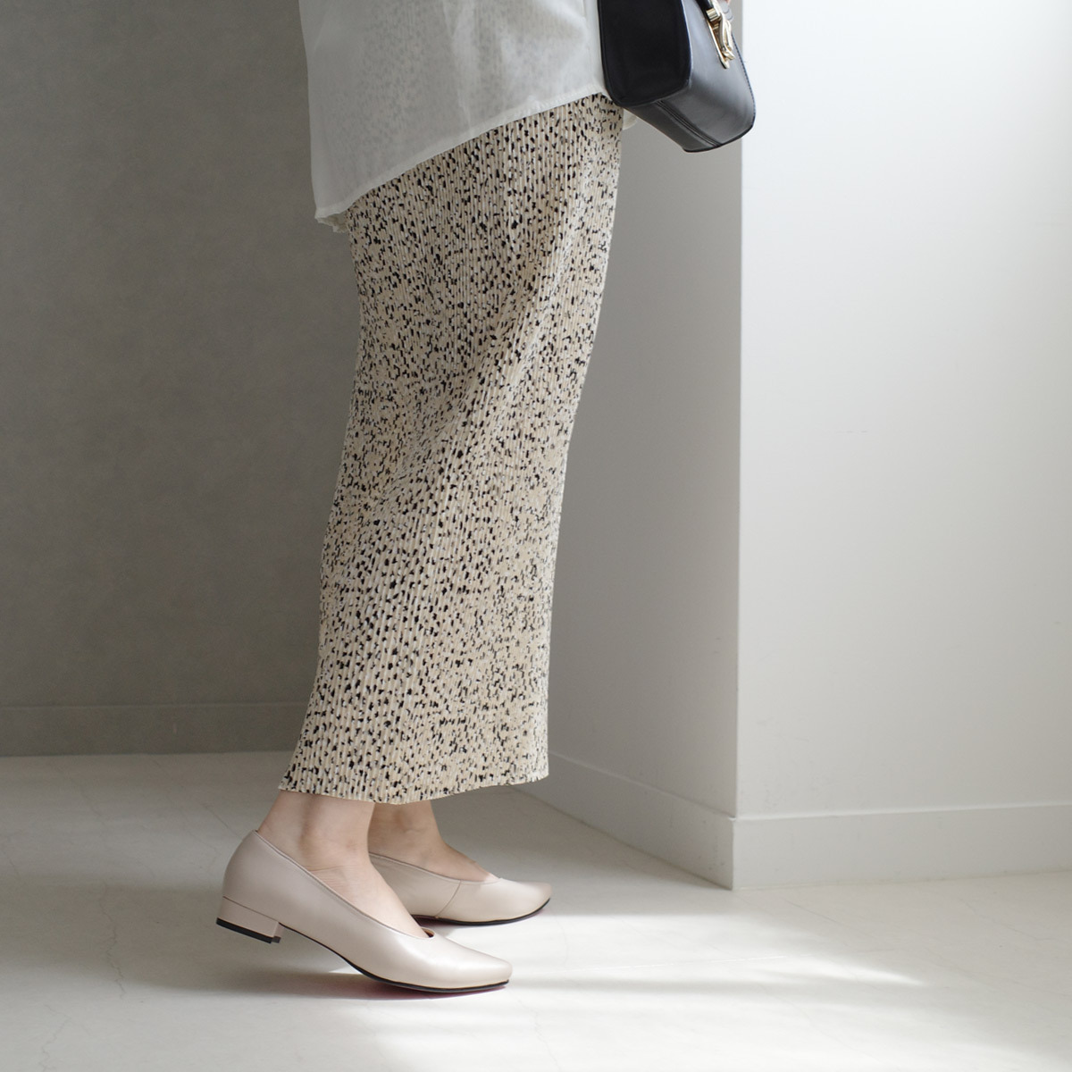 Point nine日本製真皮女用低調粉色鞋底尖頭高跟鞋2公分