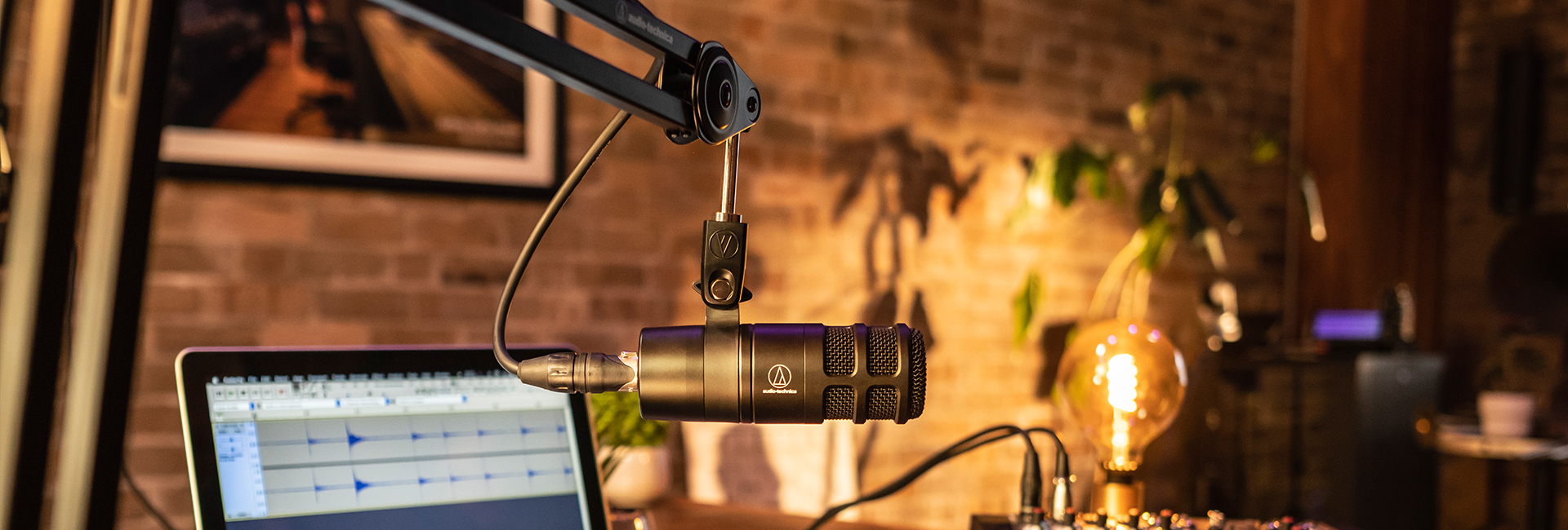 img src="Audio-Technica-AT2040CP-Microphone-Pack.jpg" alt="Audio-Technica-AT2040CP-Microphone-Pack.jpg"