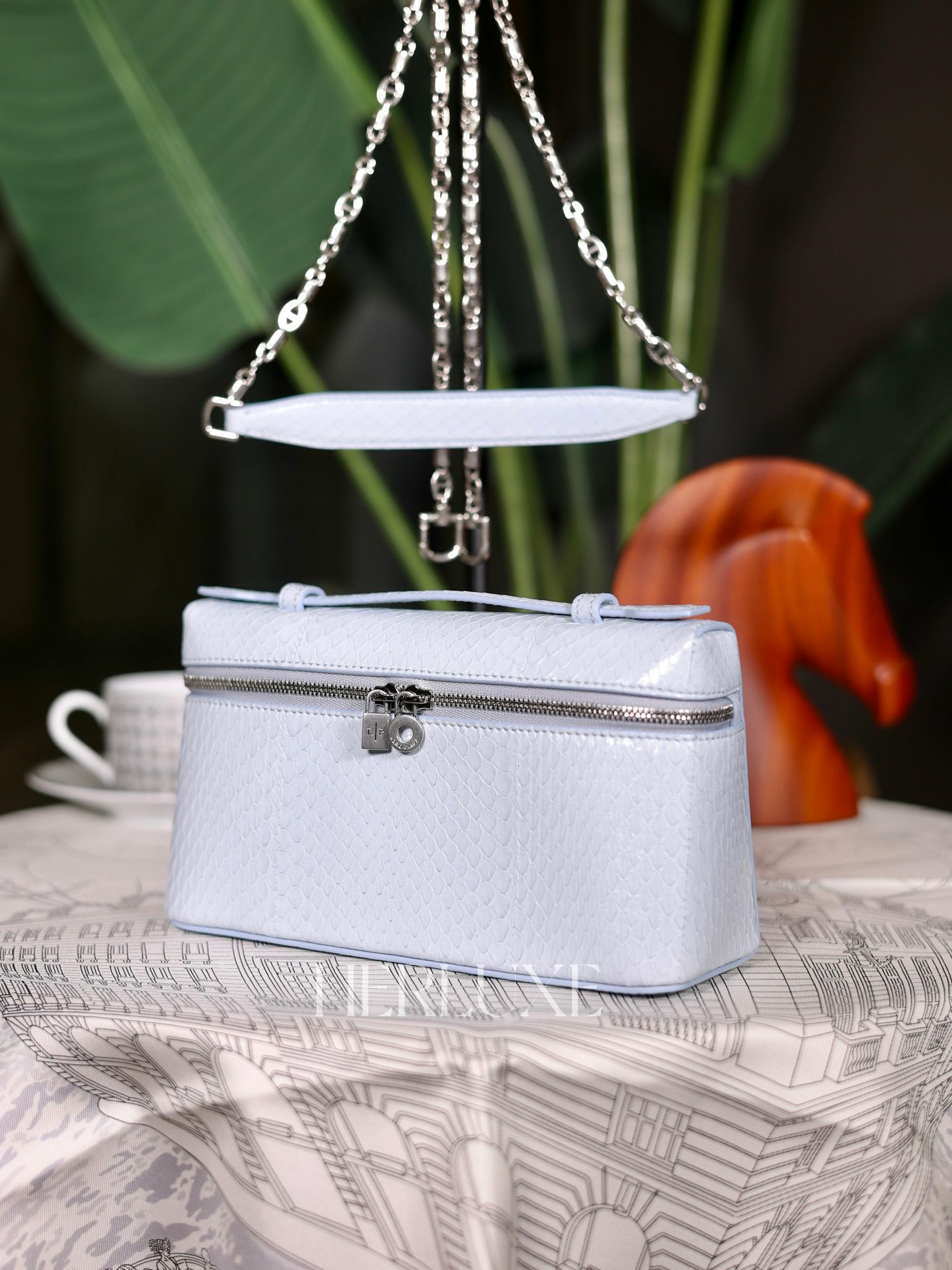 LP extra pocket L19 snakeskin light blue