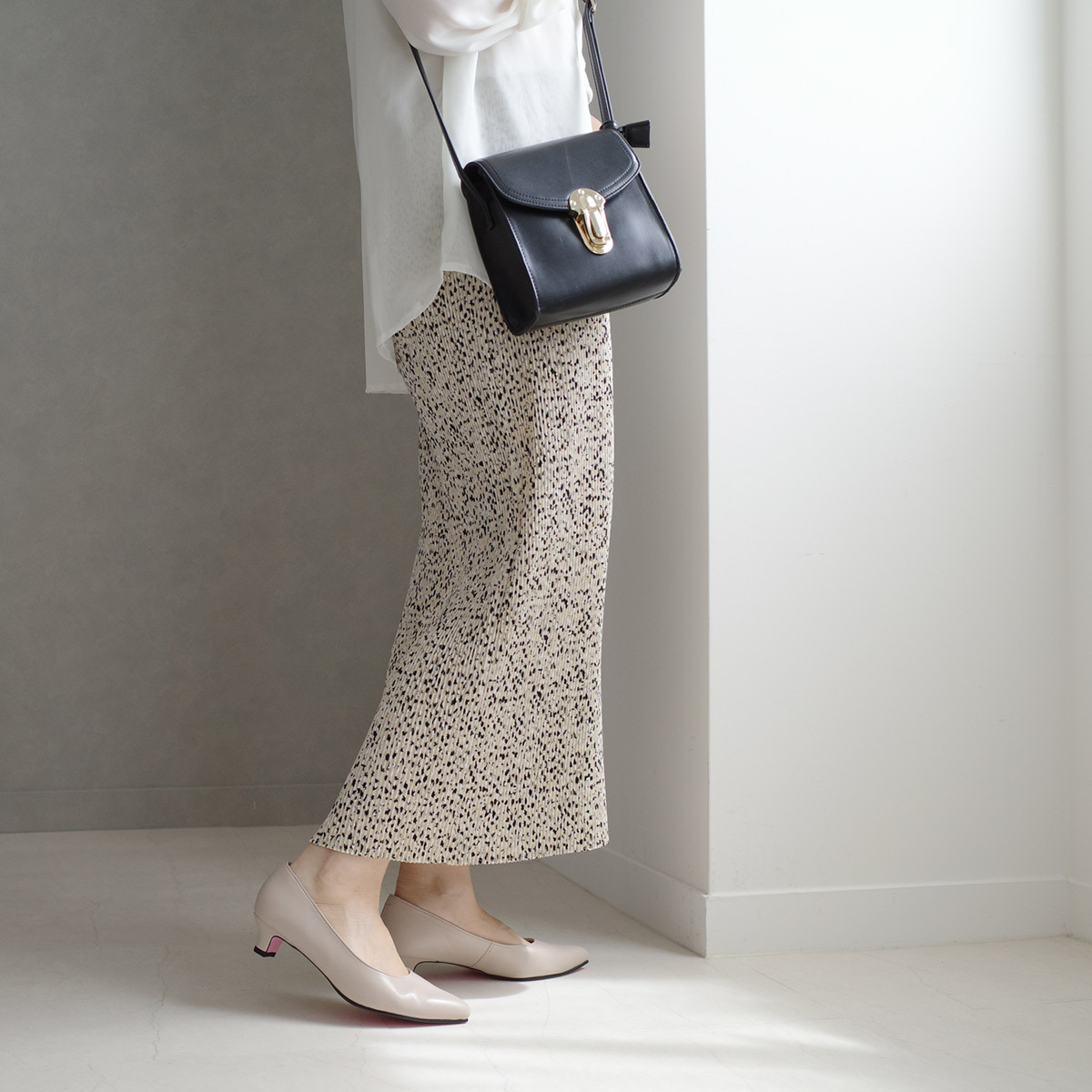 Point nine日本製真皮女用低調粉色鞋底尖頭高跟鞋3公分