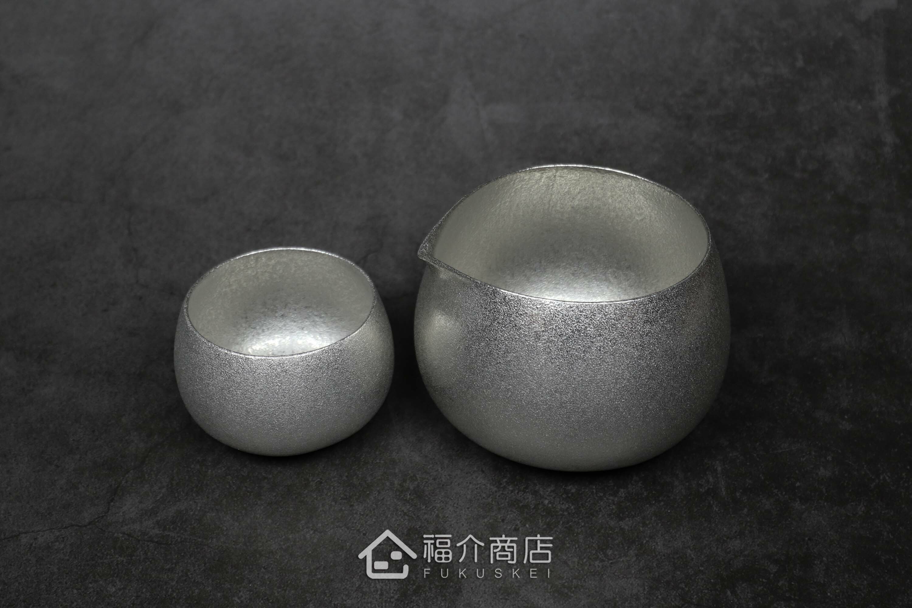 喝日本清酒的錫製杯子