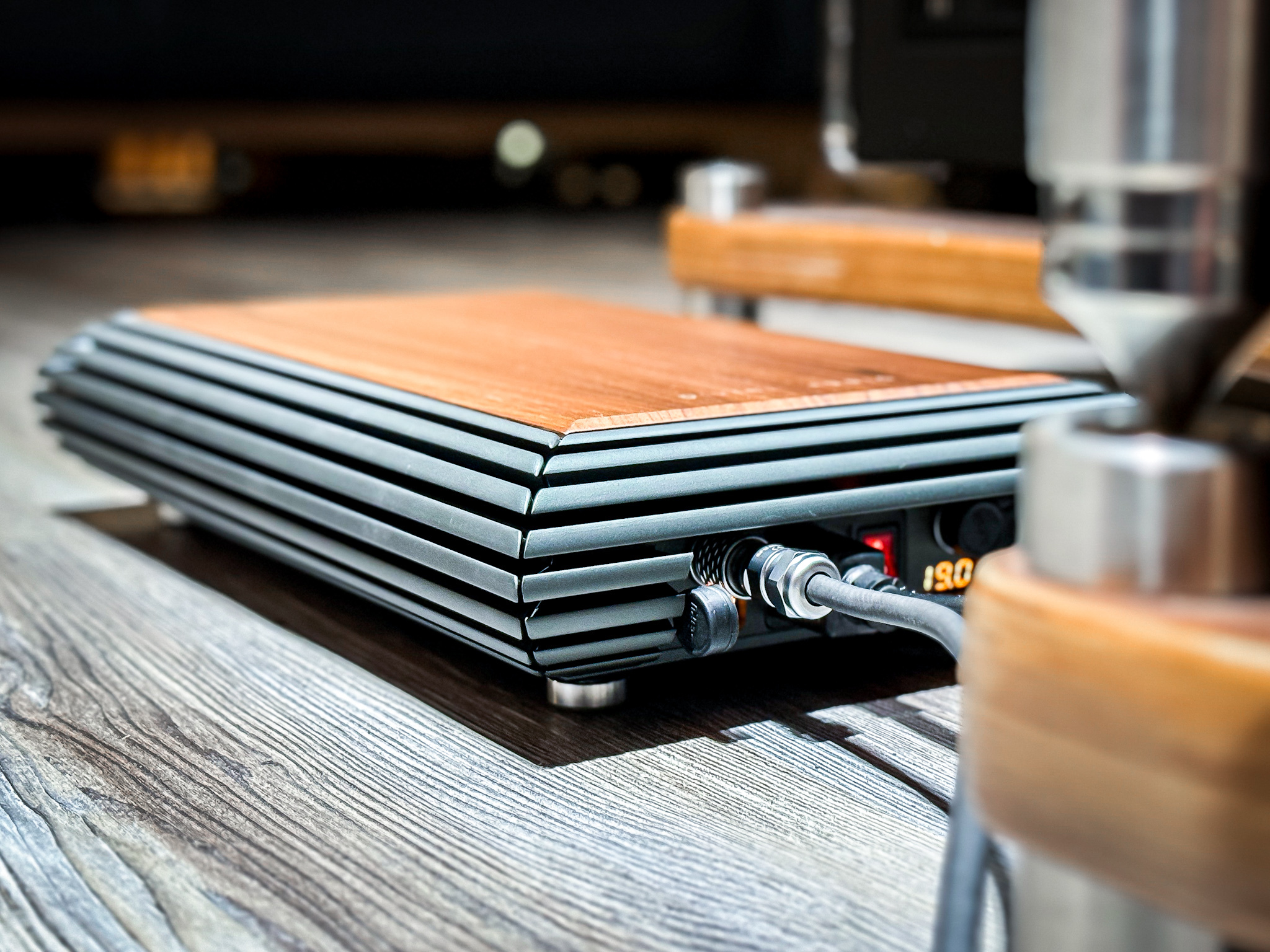 Divini Audio 天樂音響 LPS-380 雙輸出線性電源供應器