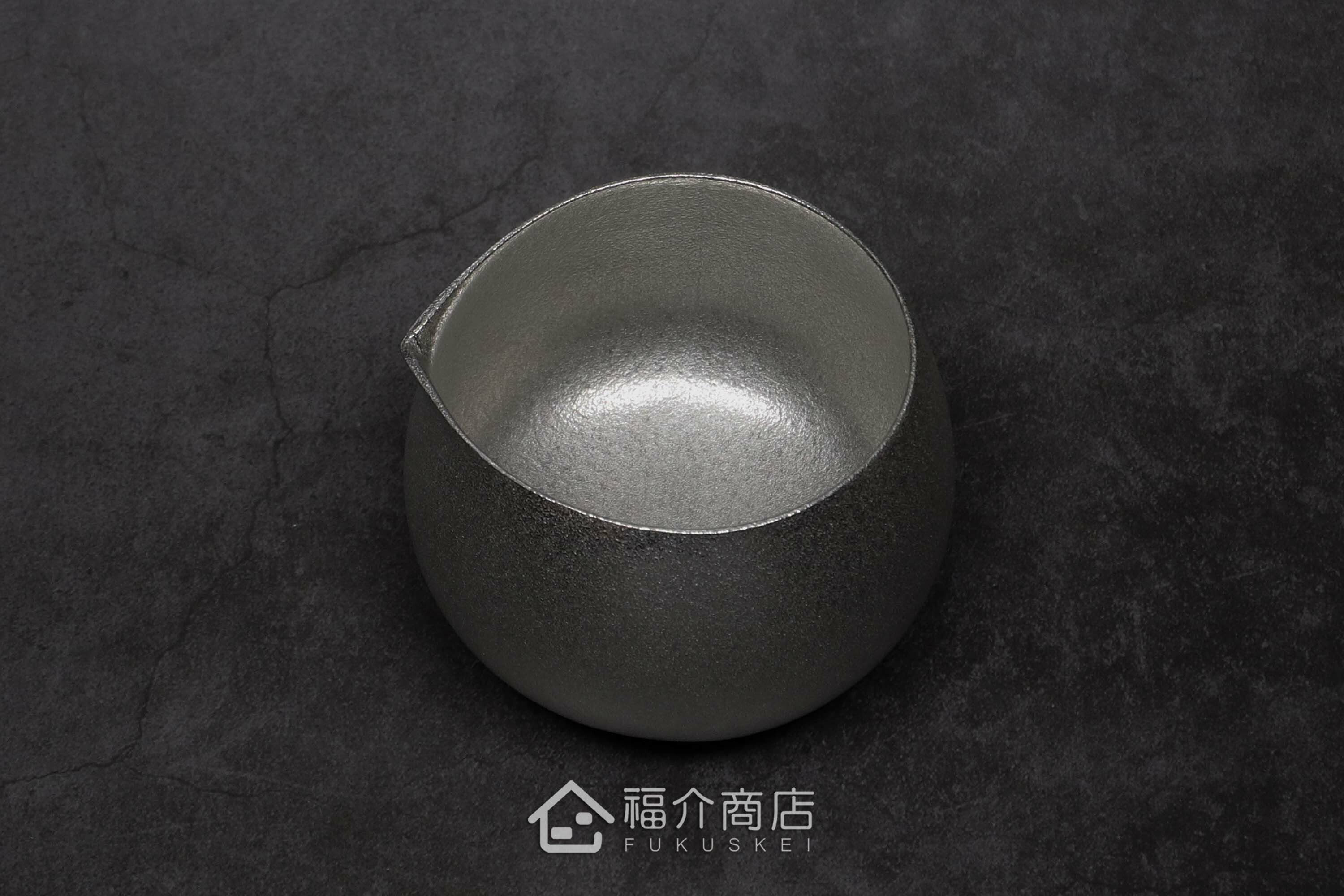 喝日本清酒的錫製酒器附壺嘴