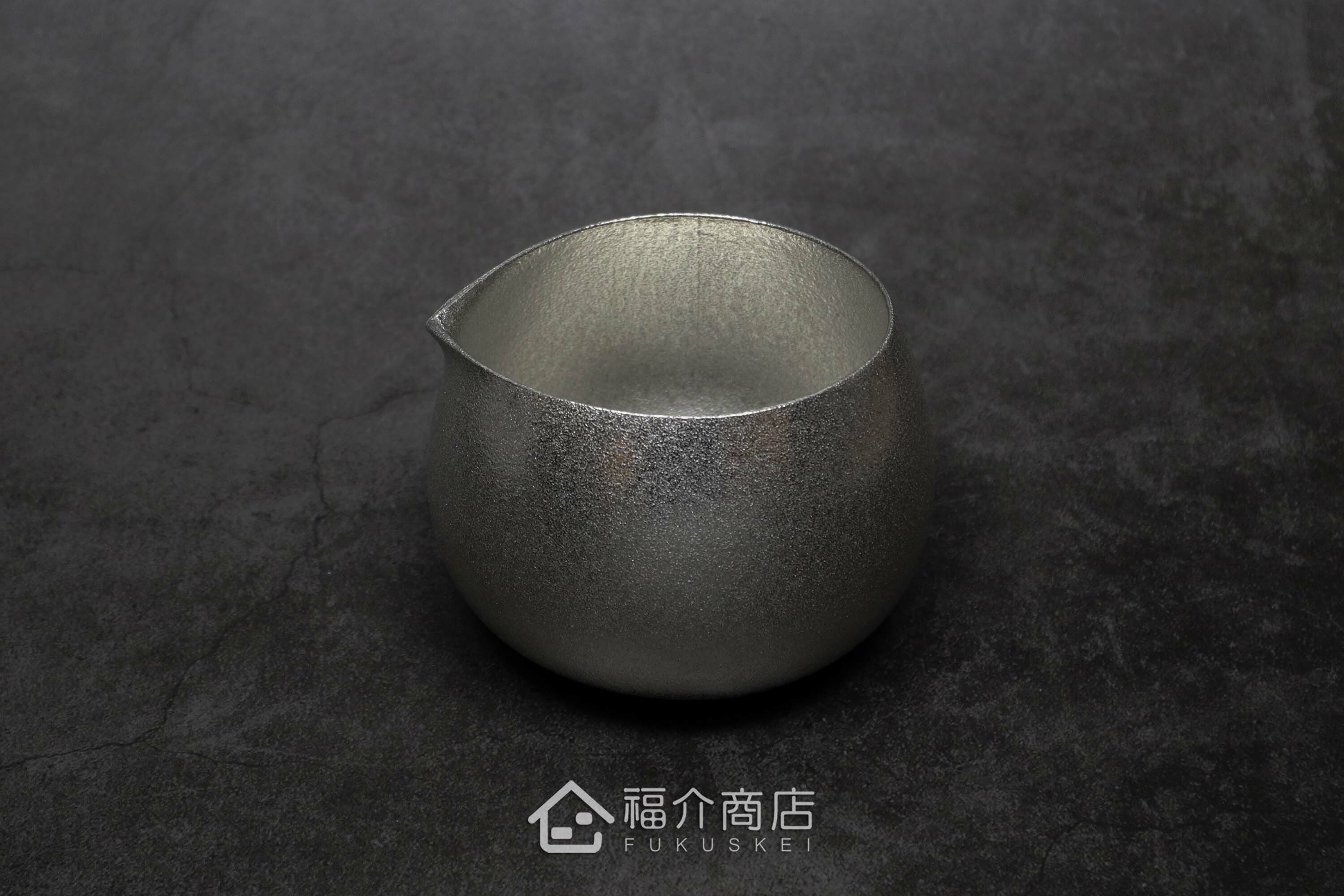 喝日本清酒的錫製酒器附壺嘴