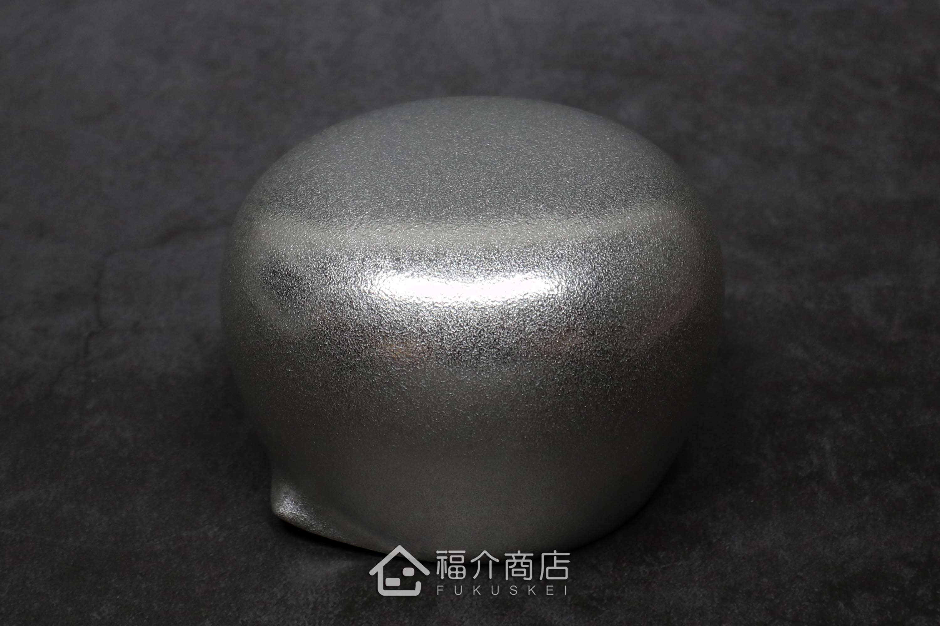 喝日本清酒的錫製酒器附壺嘴