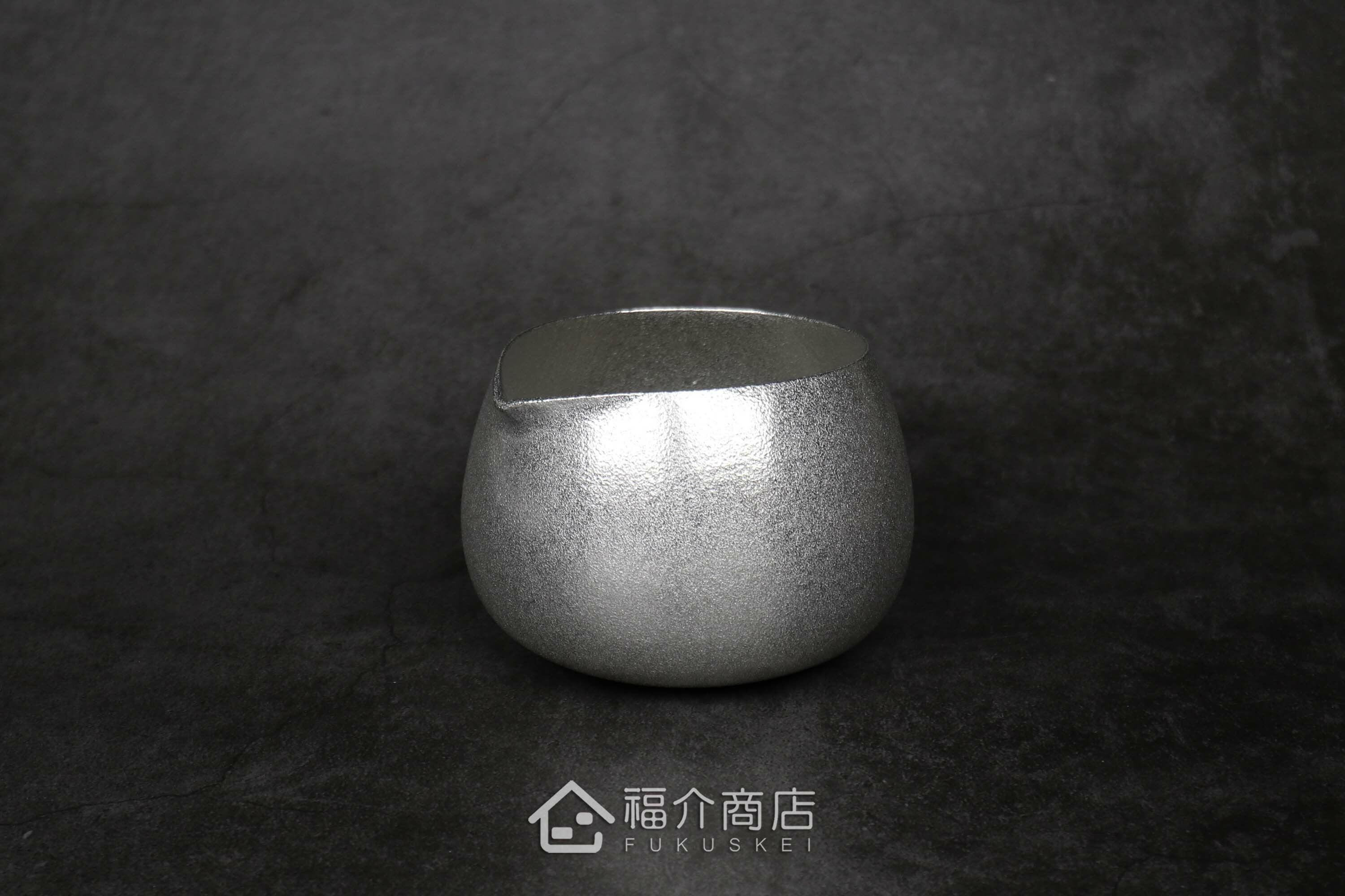 喝日本清酒的錫製酒器附壺嘴