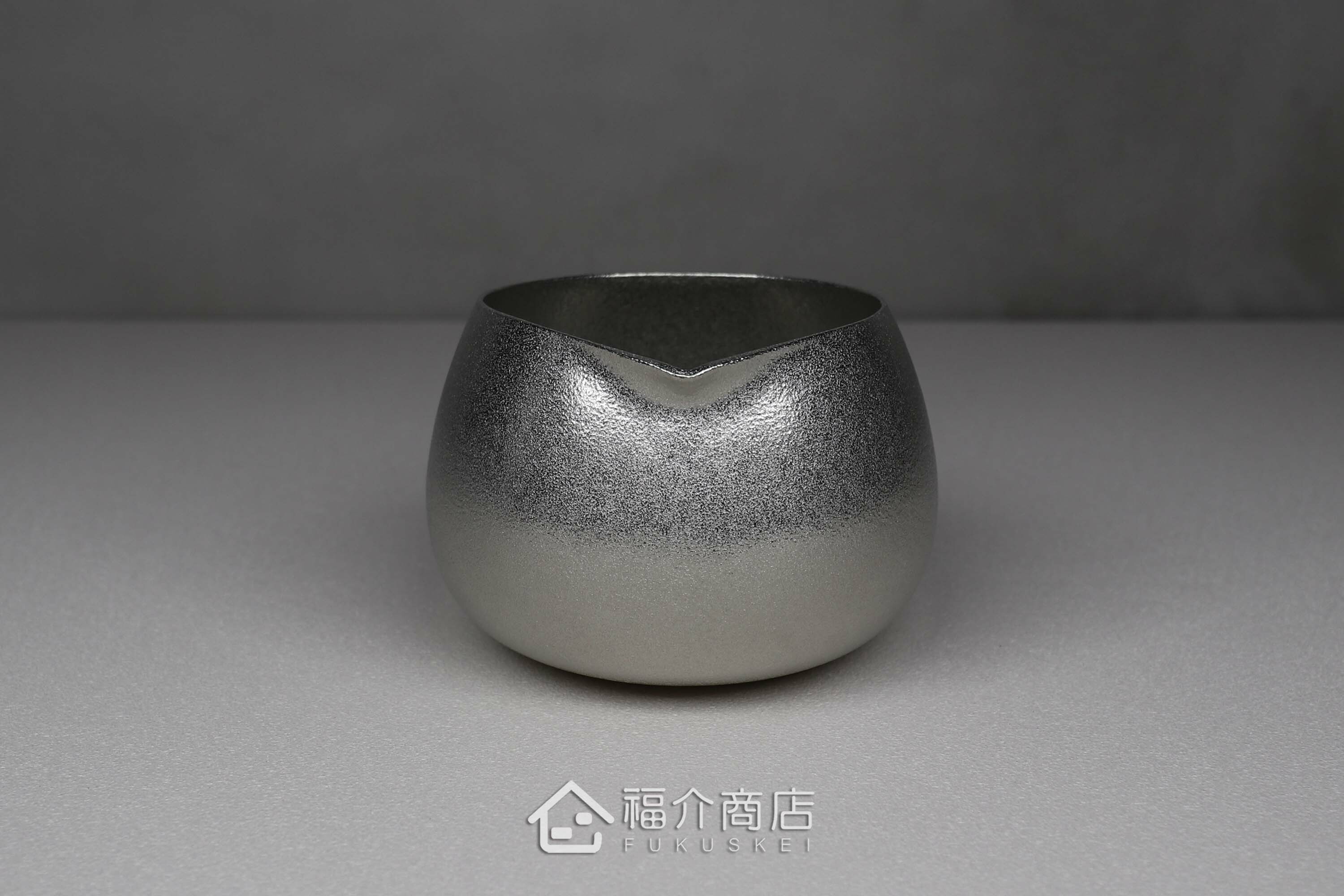 喝日本清酒的錫製酒器附壺嘴