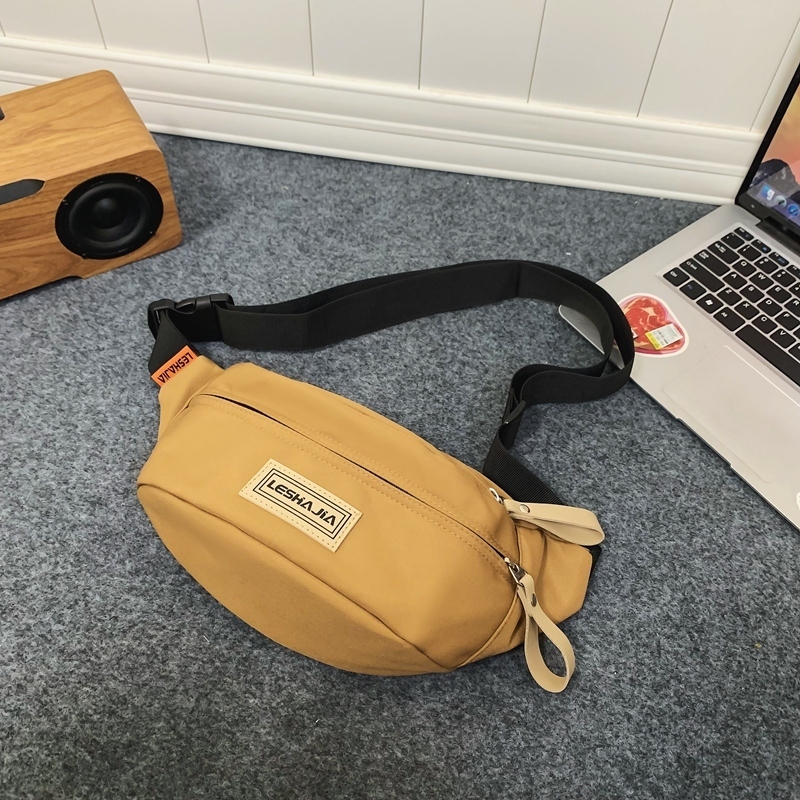 Popular casual crossbody bag, sports backpack, outdoor shoulder bag (khaki)