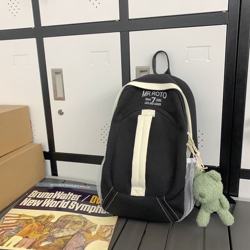 Popular casual crossbody bag, sports backpack, outdoor shoulder bag (black [with bean green faceless bear])