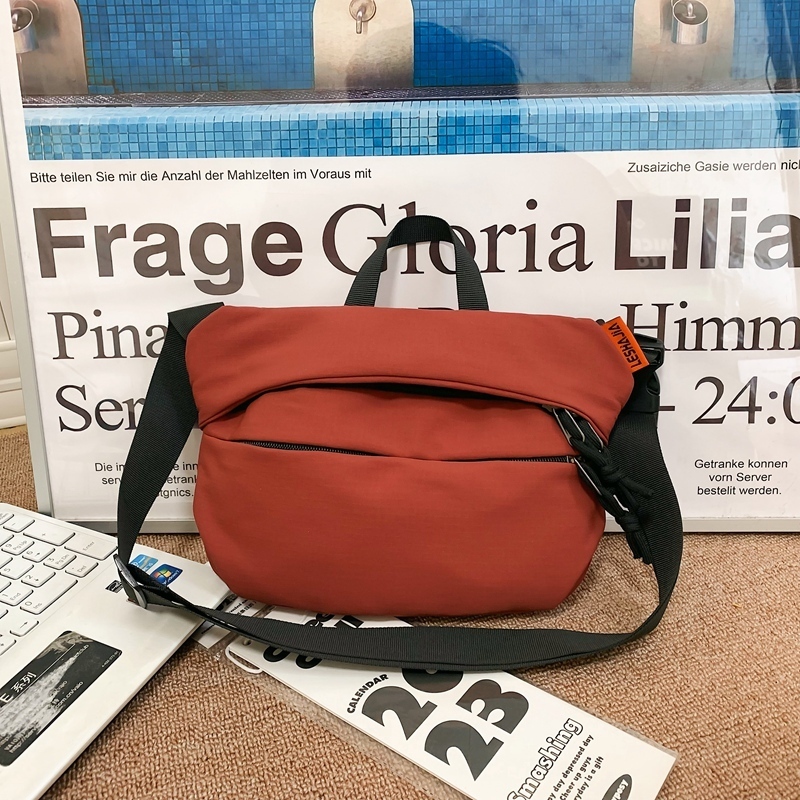 Popular casual crossbody bag, sports backpack, outdoor shoulder bag (brick red)