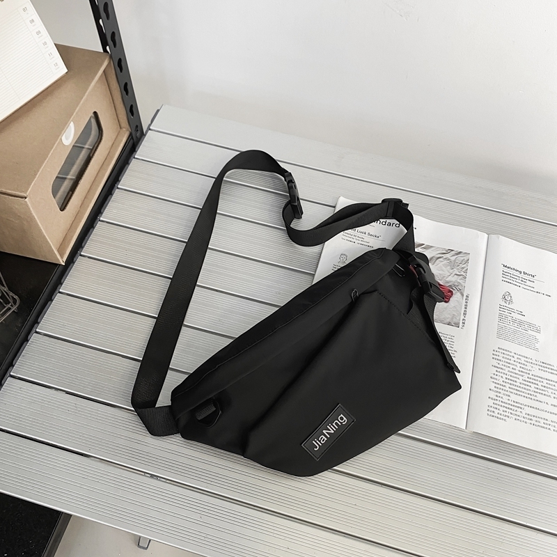 Popular casual crossbody bag, sports backpack, outdoor shoulder bag (black)