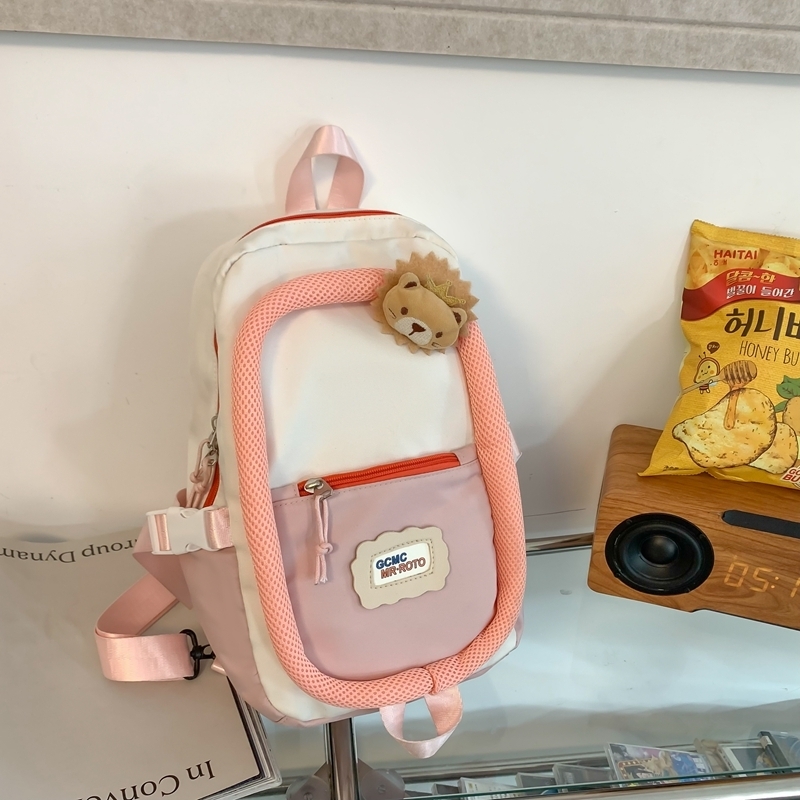 Popular casual crossbody bag, sports backpack, outdoor shoulder bag (white with pink [with small lion head brooch])
