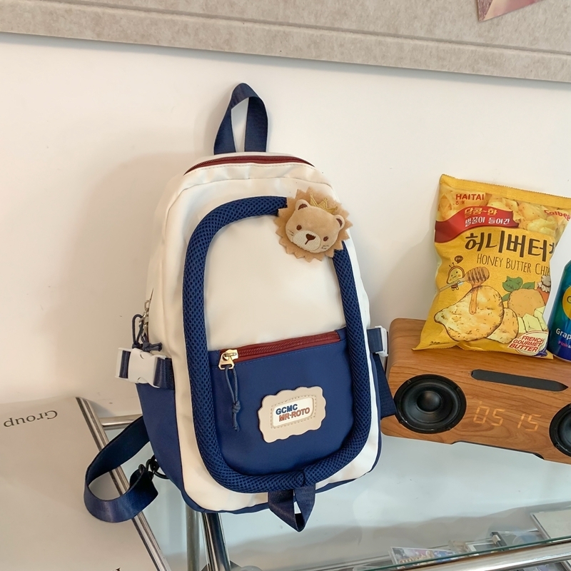 Popular casual crossbody bag, sports backpack, outdoor shoulder bag (white with blue [with small lion head brooch])