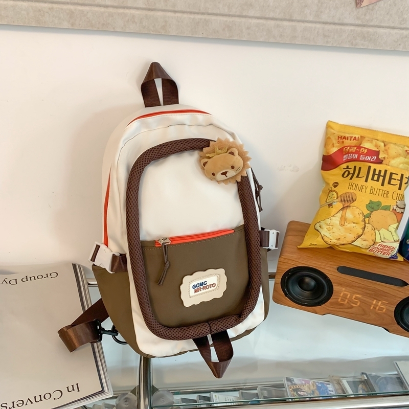 Popular casual crossbody bag, sports backpack, outdoor shoulder bag (white with coffee [with small lion head brooch])