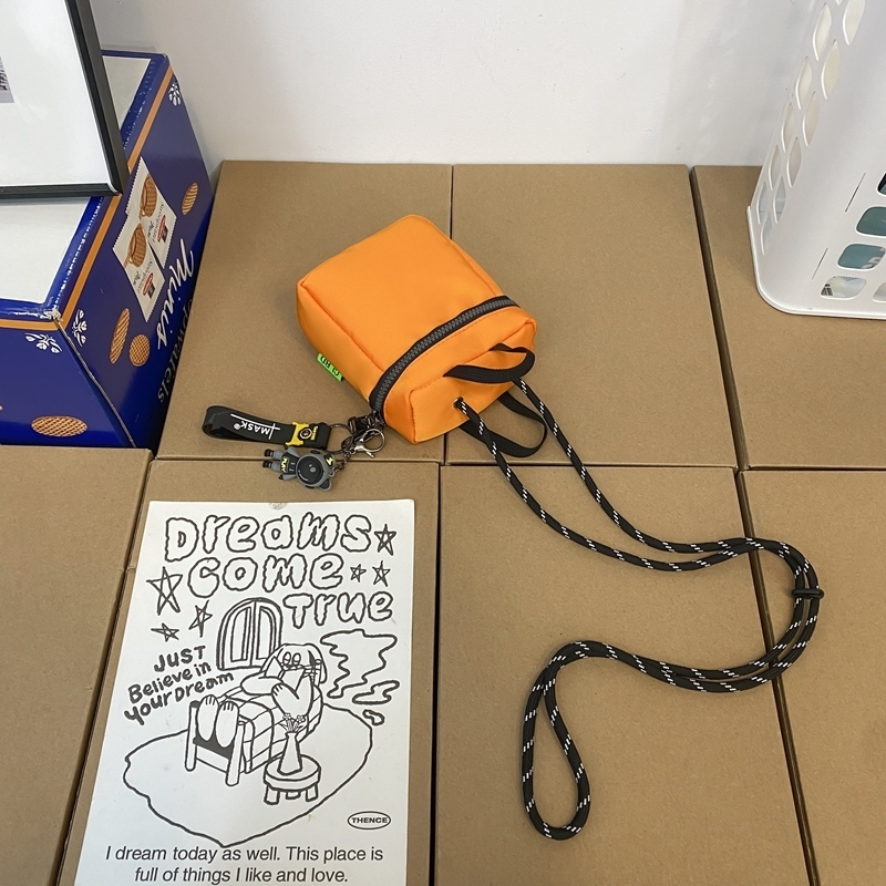 Popular casual crossbody bag, sports backpack, outdoor shoulder bag (orange [with gray astronaut pendant])