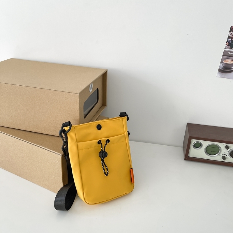 Popular casual crossbody bag, sports backpack, outdoor shoulder bag (yellow)