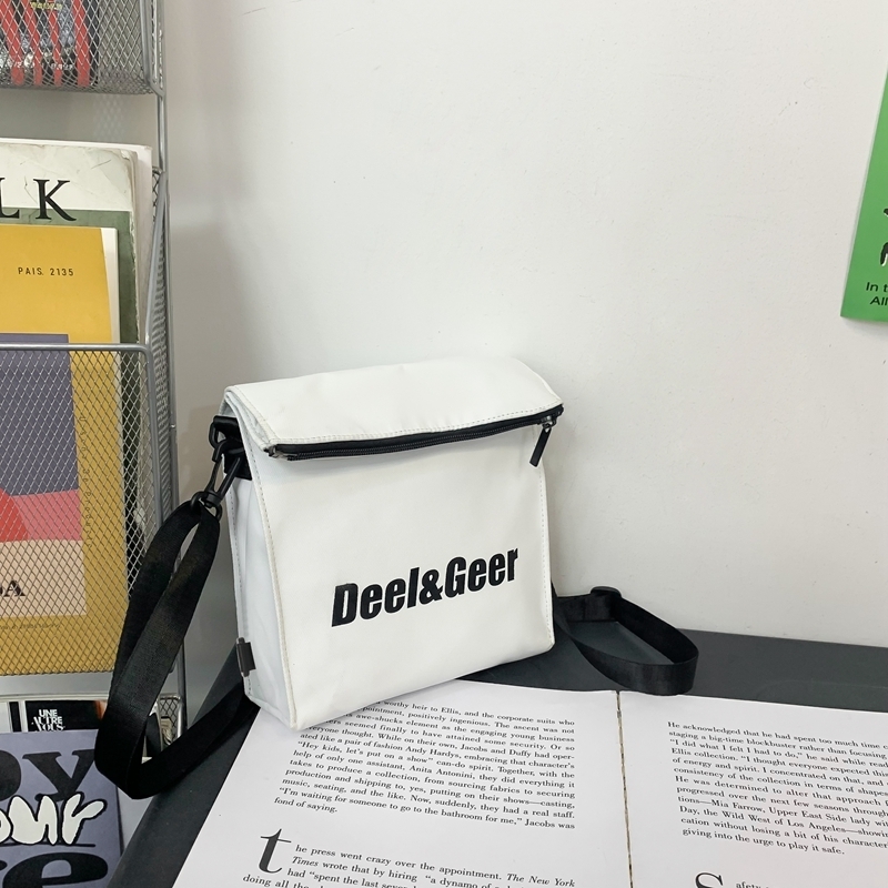 Popular casual crossbody bag, sports backpack, outdoor shoulder bag (white)