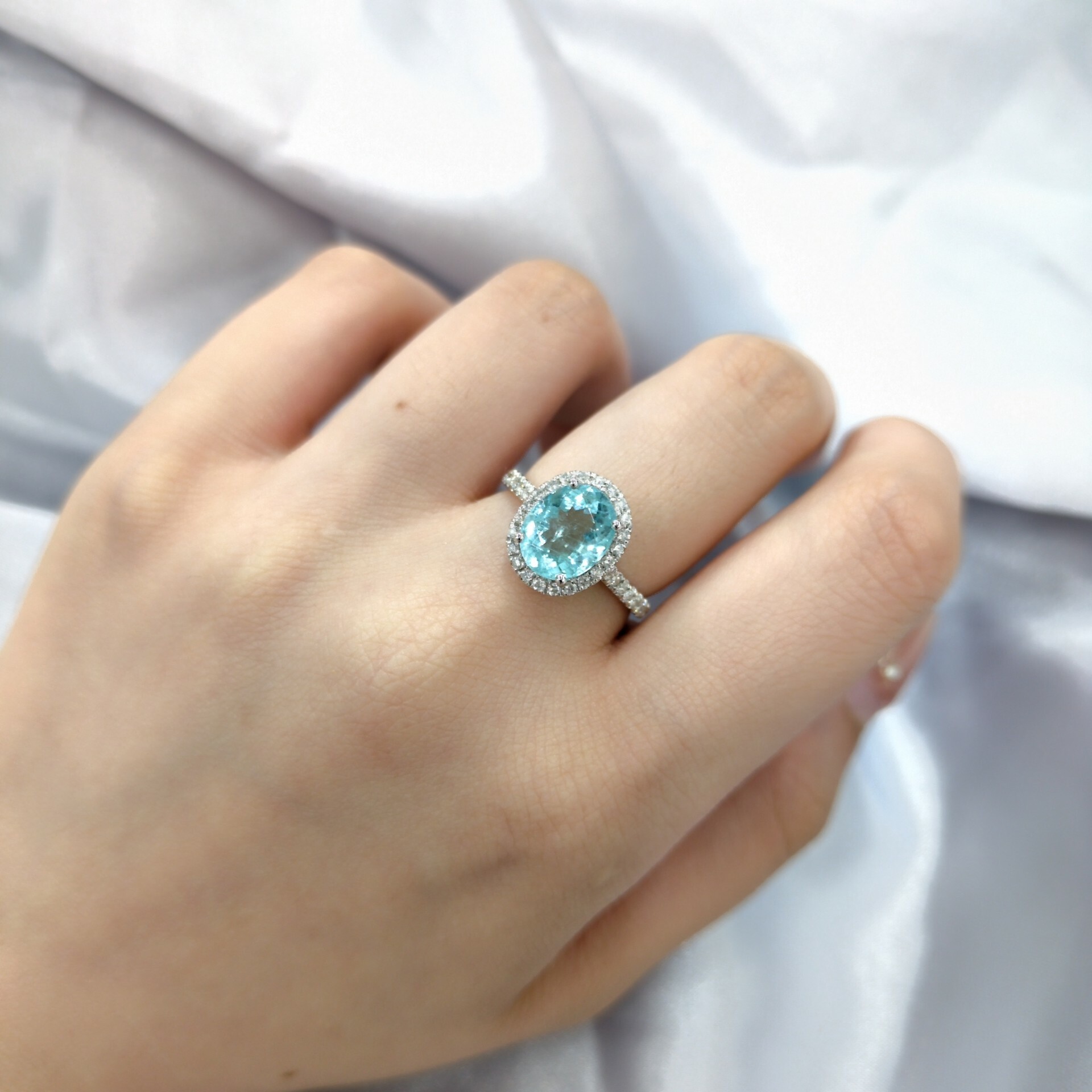18K White Gold 2.08ct Paraiba and Diamond Ring