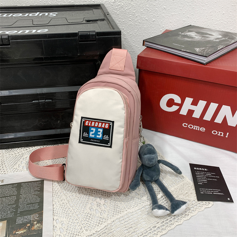 爆款戶外徒步騎行斜挎包 小背包胸包單肩包(粉色【帶灰色蛙哥掛件】)