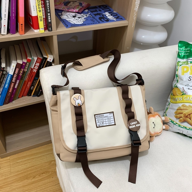 爆款帆布包文藝布袋斜挎包 大容量單肩背包(卡其色【自帶2個徽章+麵包人掛件】)