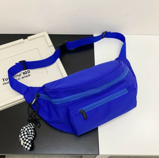 Hot recommended large-capacity crossbody bag (blue with black and white checkered keychain pendant)
