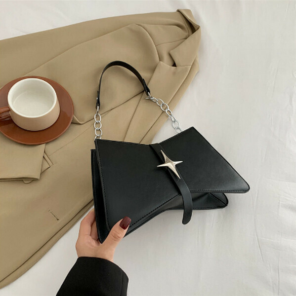 Hot Recommended Retro Commuting Chain Shoulder Crossbody Bag [Black]