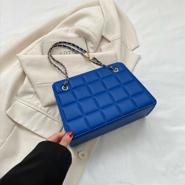 Hot Recommended Commuting Textured Chain Shoulder Crossbody Bag [Blue]
