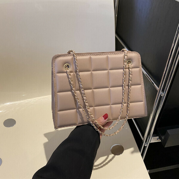 Popular Commuting Textured Chain Shoulder Crossbody Bag [Khaki Color]