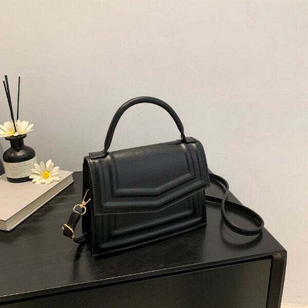 熱推純色復古手提包斜挎小方包【黑色】