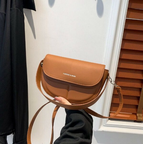 New solid color armpit bag crossbody bag saddle bag [brown]