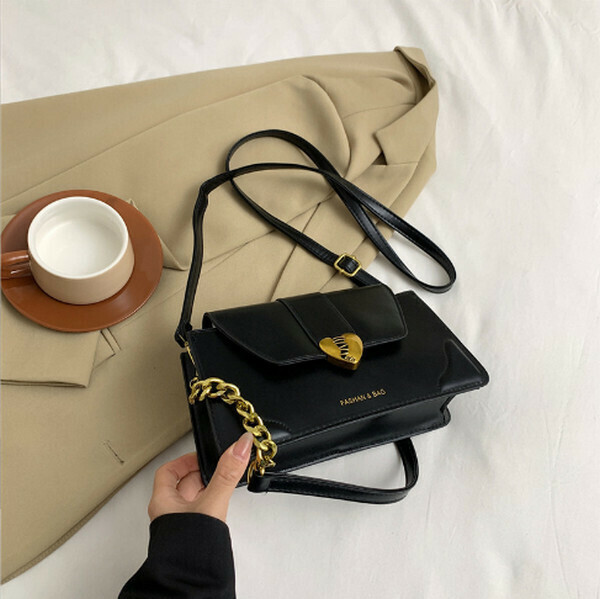 New Retro Shoulder Crossbody Bag [Black]