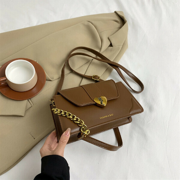 New retro one-shoulder crossbody bag [brown]