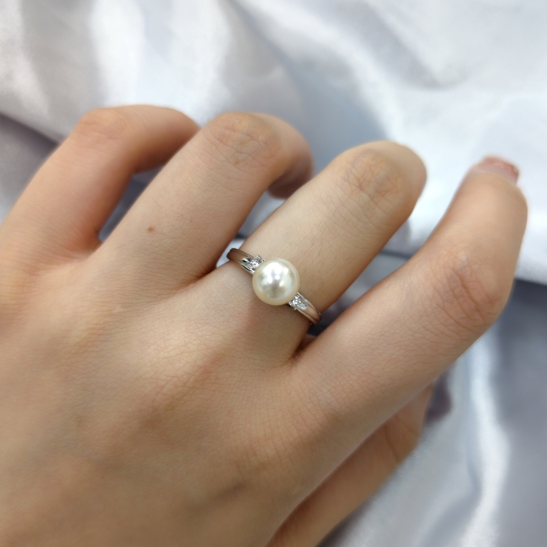 18K White Gold 0.05ct Diamond and Pearl Ring