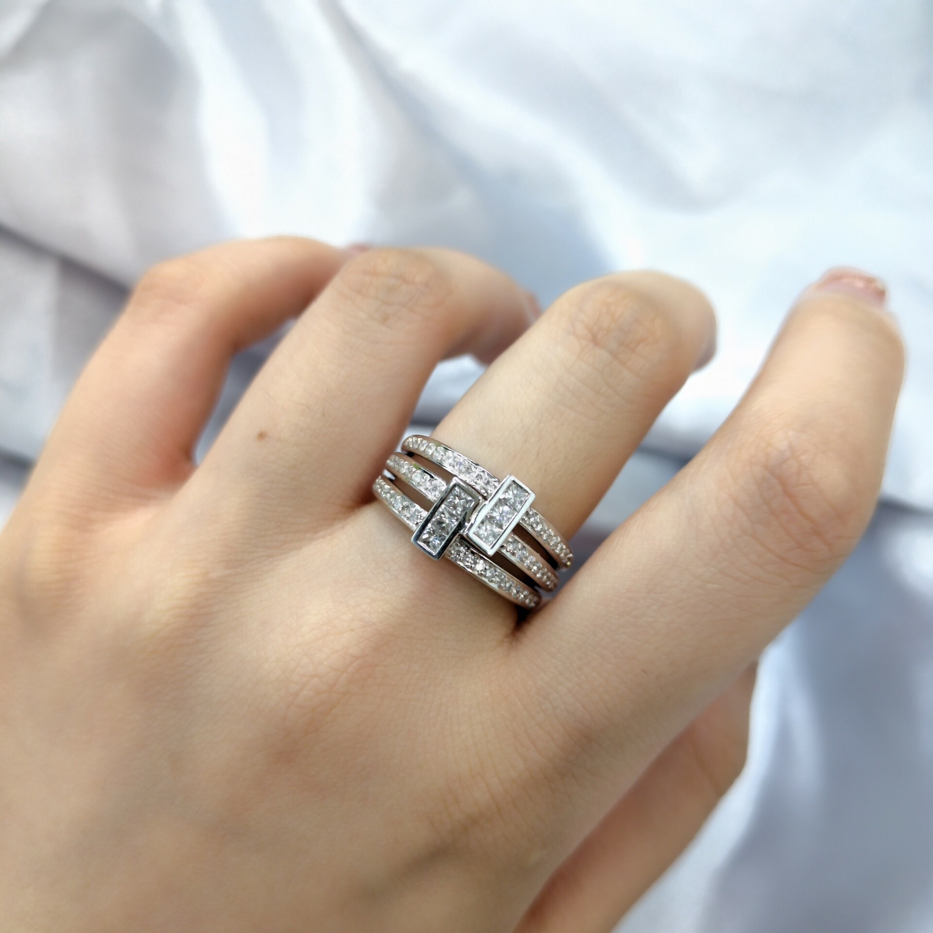 全新18K白金68份方形鑽石戒指