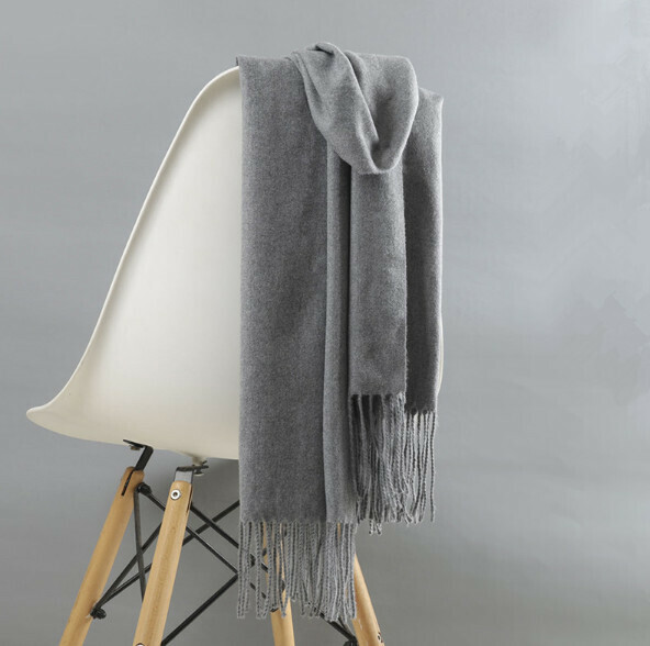 爆款純色羊絨圍巾（淺麻灰）（尺寸：200*35cm）