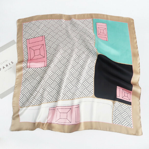 熱推印花仿真絲絲巾（方塊-卡其色）（尺寸：70*70cm）