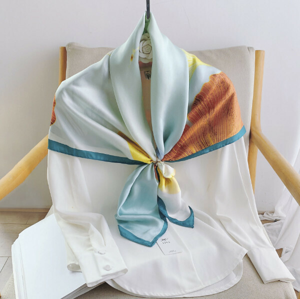 新款印花薄款90方巾絲巾（雲端-淡藍色）（尺寸：90*90cm）