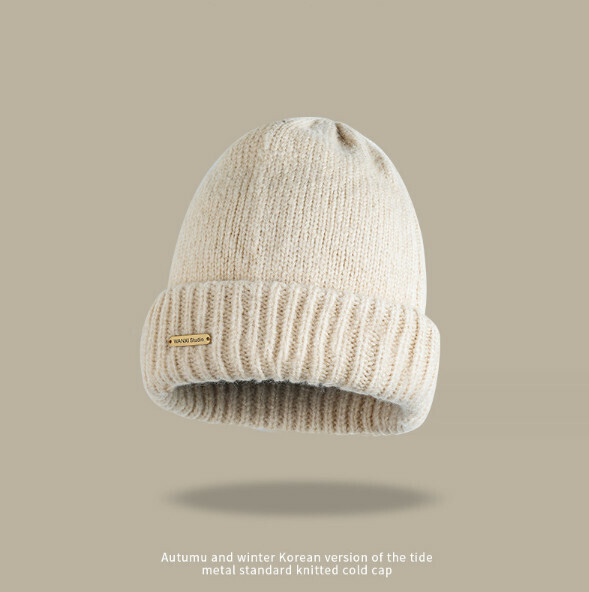 Popular style loose thickened knitted hat with metal label (A-391CHT beige)