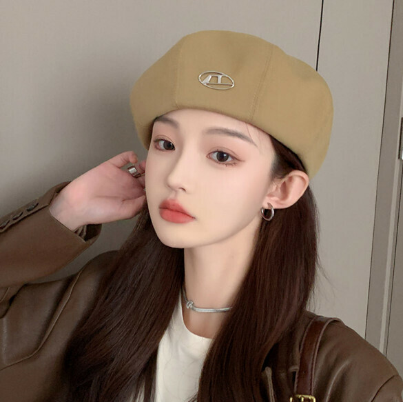 Popular breathable and versatile D letter beret (E-528 khaki)