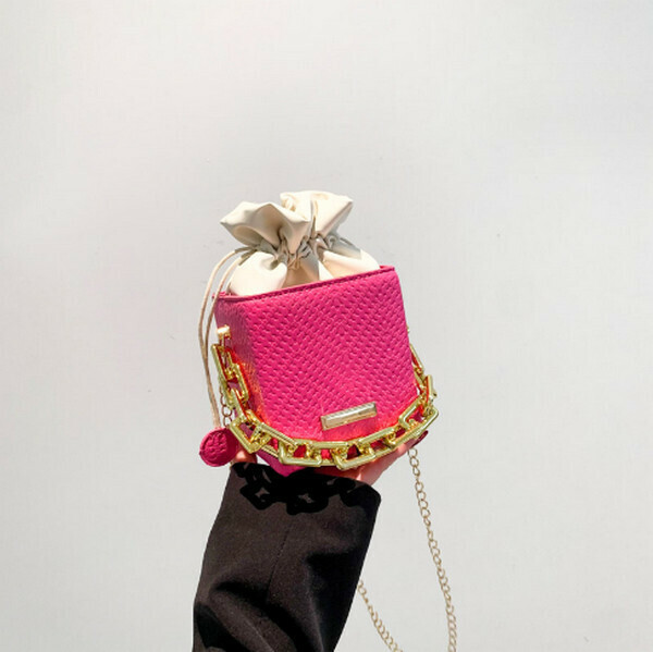 New mini chain shoulder crossbody bag small square bag [rose red]