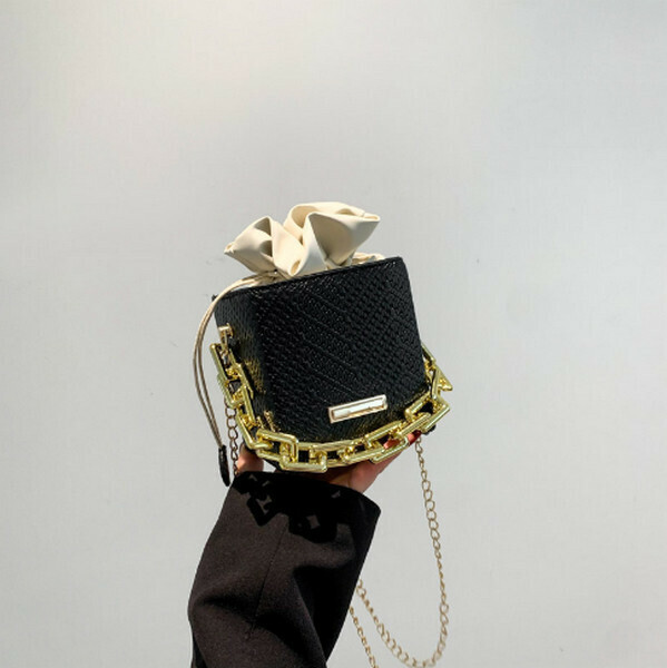 New Mini Chain Shoulder Crossbody Bag Small Square Bag [Black]