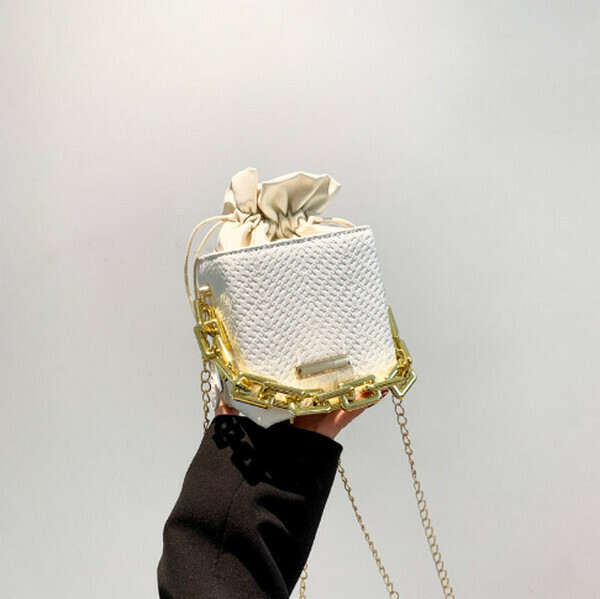New mini chain shoulder crossbody bag small square bag [white]
