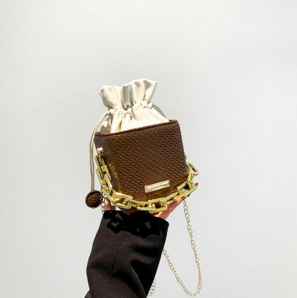 New mini chain shoulder crossbody bag small square bag [brown]