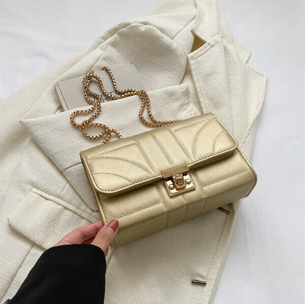 New chain armpit bag, versatile small square bag [gold]