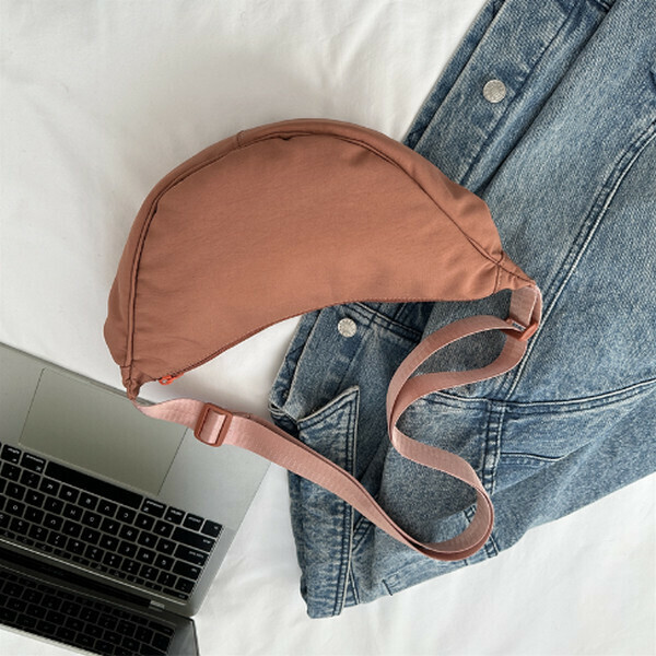 New solid color versatile one-shoulder crossbody bag casual dumpling bag [pink]